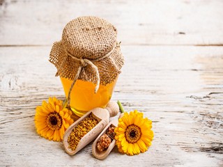 honey-jar-flowers-yellow-propolis-wallpaper-320x240