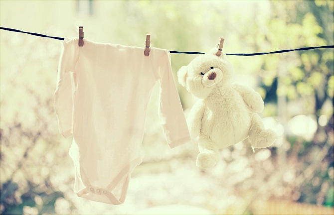 ¿Cómo debo lavar la ropa del bebé?