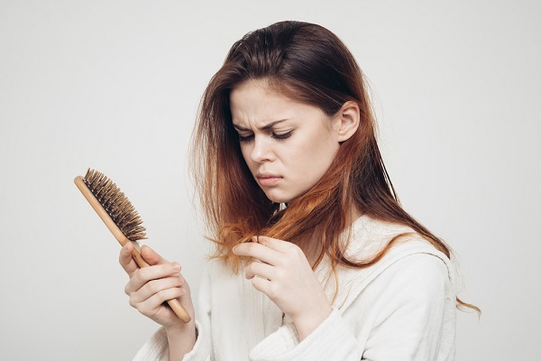 Consejos para prevenir la calvicie o caída crónica del cabello