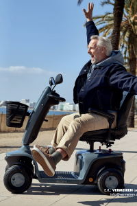 Alquiler de Scooter El&eacute;ctrico Grande, modelo EON, en la Costa Brava