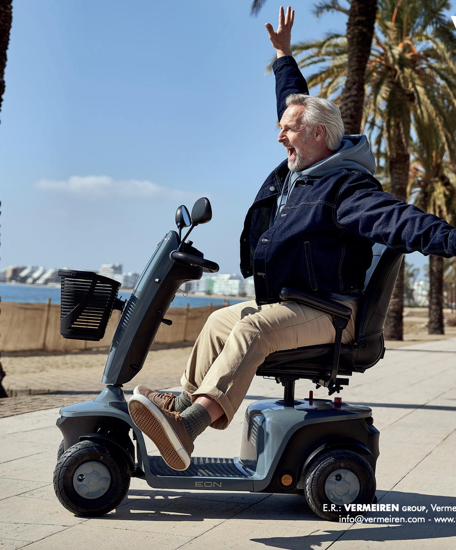 Alquiler de Scooter El&eacute;ctrico Grande, modelo EON, en la Costa Brava