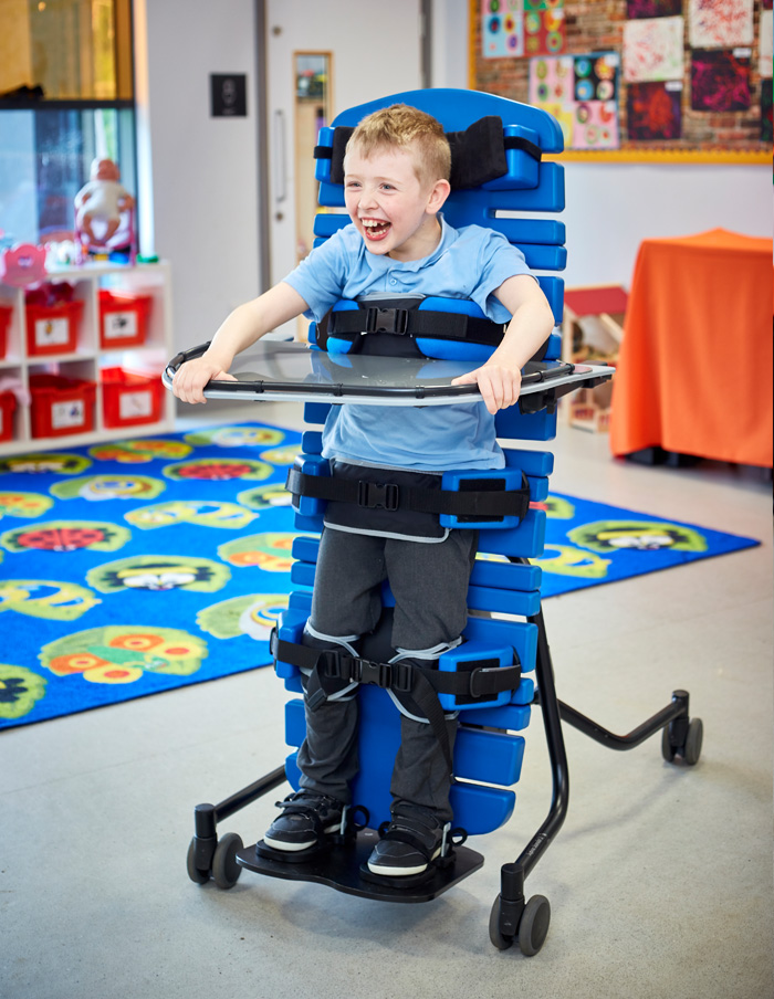 Beneficis d'un Bipedestador infantil