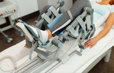 Rehabilitaci&oacute;n tras una pr&oacute;tesis de rodilla: la importancia de la movilizaci&oacute;n pasiva