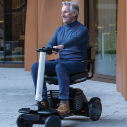 Scooter el&eacute;ctrico Model R